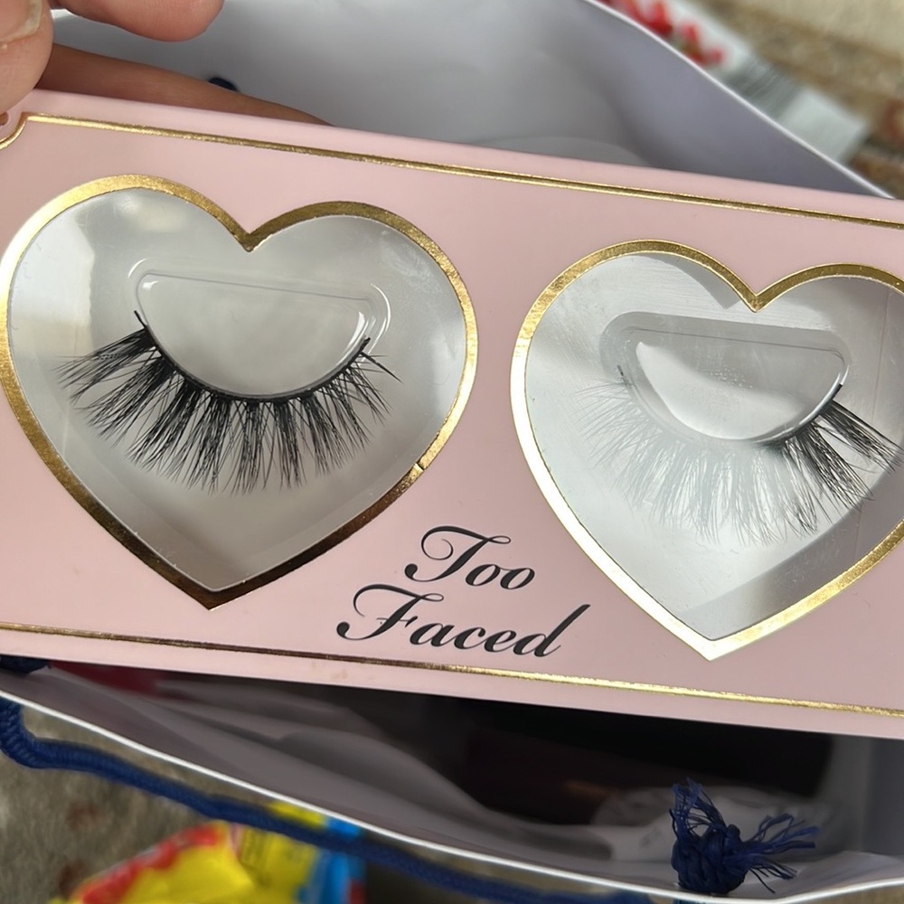 Too faced faux mink lashes new in box - Picture 3 of 3